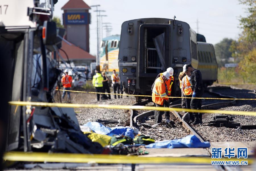 加拿大双层公交车与火车相撞致至少6人死亡