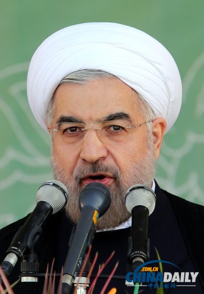 鲁哈尼出席伊朗年度阅兵式 称希望叙利亚结束内战
