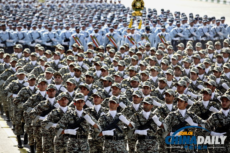伊朗举行年度阅兵 导弹坦克装备尽览