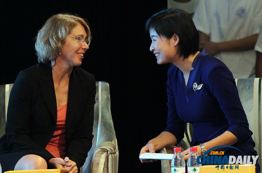 中美两国女航天员首次对话