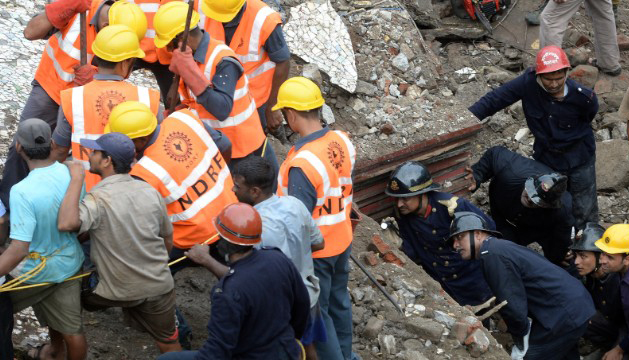 孟买居民楼坍塌至少3人死亡 印度住房矛盾突出