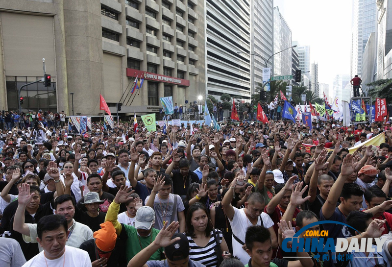 菲律宾民众举行反腐示威 巨型“金猪”抢风头