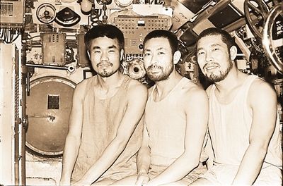 揭秘中国80年代潜艇远航：每天一杯水胡子像大仙
