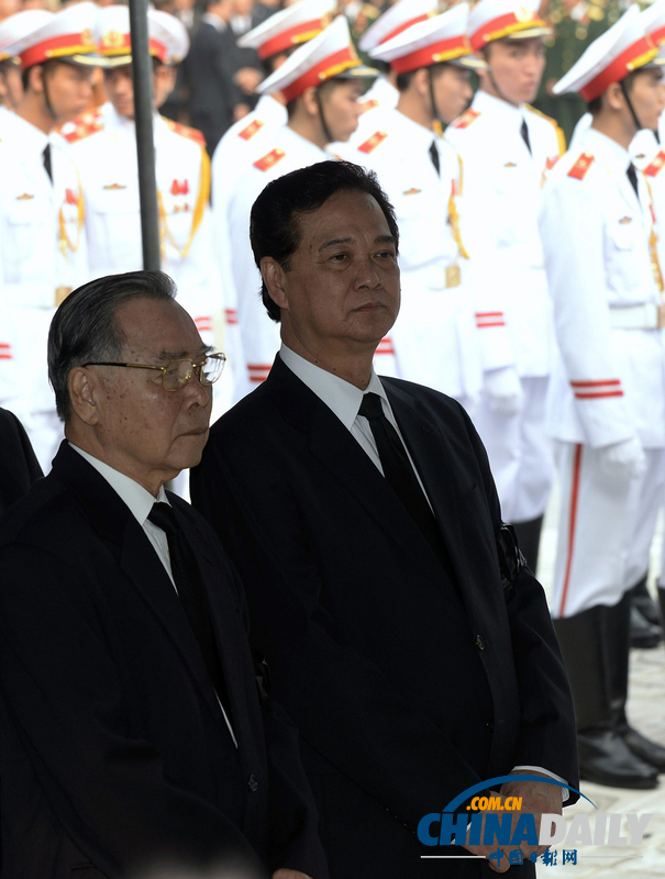 武元甲大将葬礼举行 越南主席和总理出席仪式（图）