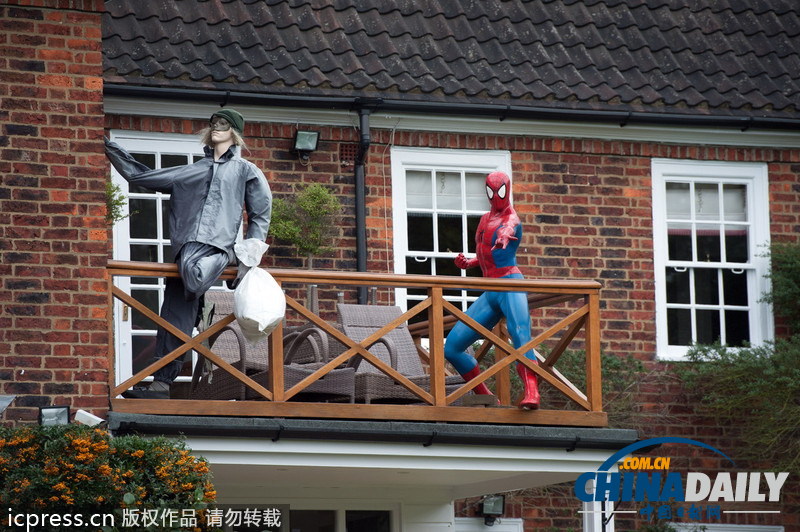 将科幻搬进现实 英国阳台上演蜘蛛侠追击小偷