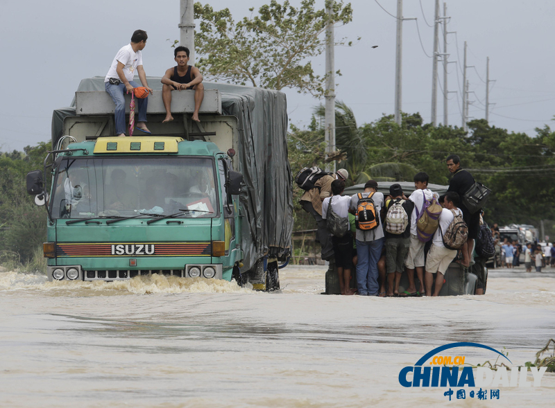 台风“百合”袭击菲律宾至少8人死亡