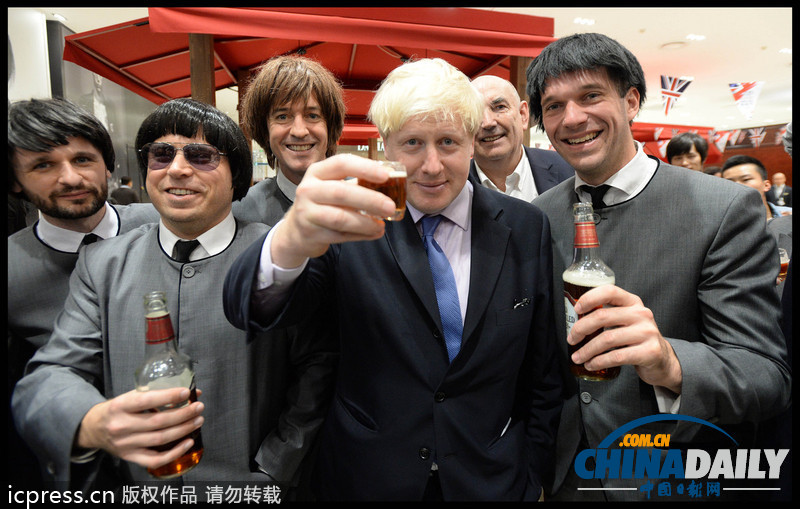 伦敦市长访华趣事多 与披头士喝酒上演哥俩好