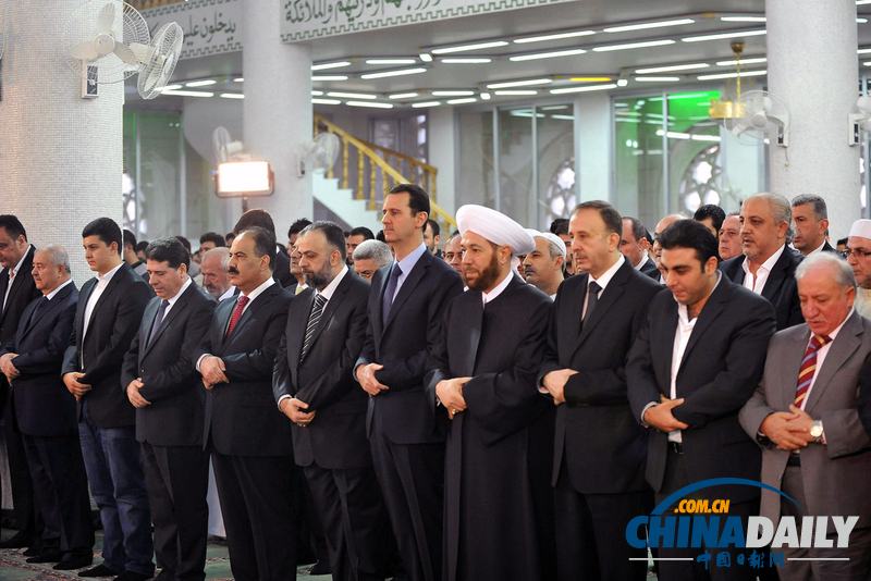 叙利亚总统阿萨德现身清真寺 参加宰牲节聚礼