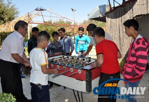 叙利亚民众游乐场玩耍庆祝宰牲节 暂忘战乱阴影