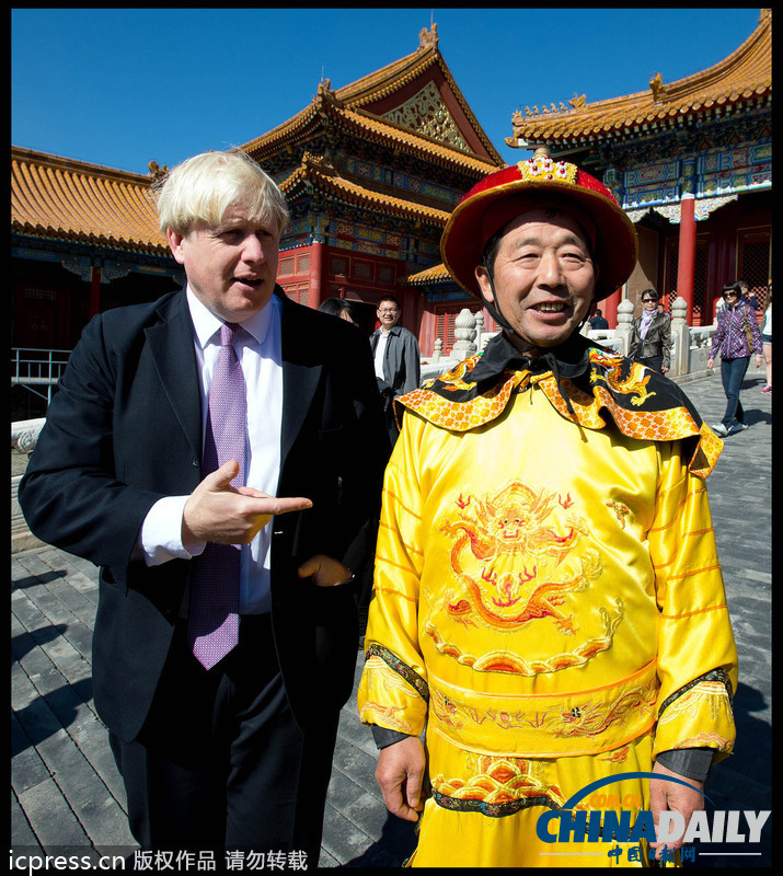 伦敦市长玩穿越 紫禁城内与“皇上格格”合影