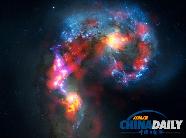 望远镜阵列拍到宇宙震撼一幕：超级黑洞吞噬巨量物质
