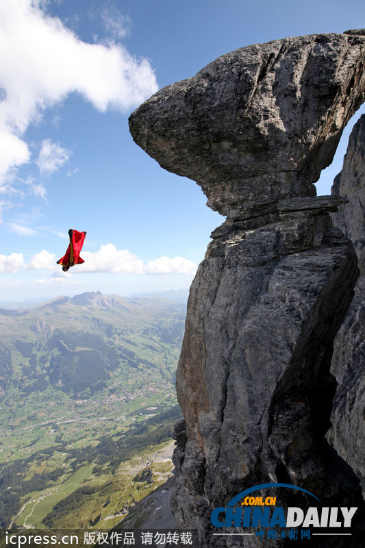阿尔卑斯山高空跳伞 非勇莫入