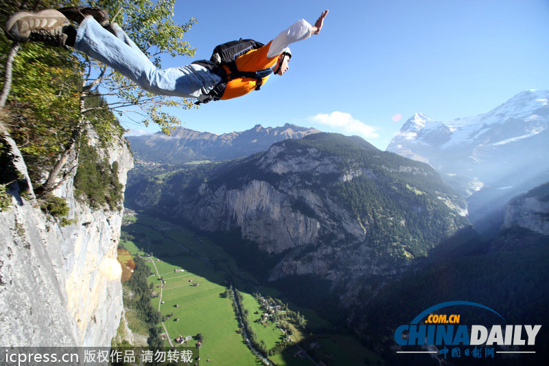 阿尔卑斯山高空跳伞 非勇莫入