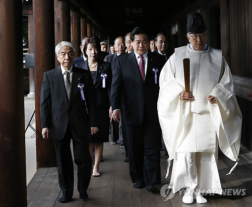 韩国谴责日本政客参拜靖国神社 曾拒拜鬼大臣入境