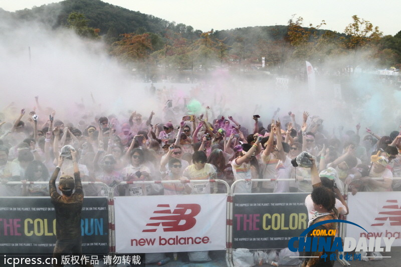 韩国首尔举行色彩赛跑活动