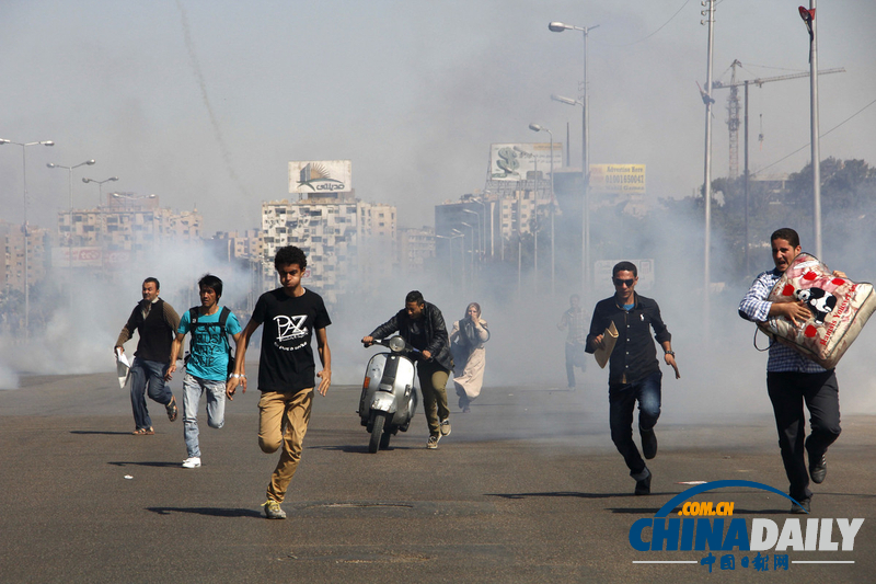埃及学生爆发反军方统治示威 与防暴警察冲突