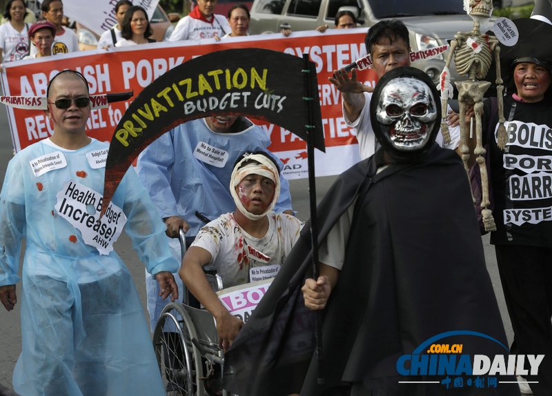 菲律宾民众提前举行万圣节游行 要求废除“政治分肥”制度