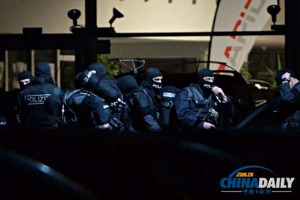 德国餐馆发生劫持事件 枪手绑架十余人与警察对峙（组图）