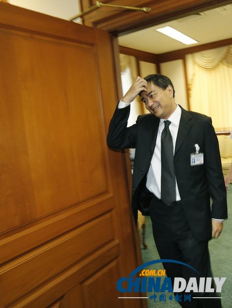 泰国总检察长起诉前总理阿披实 或面临谋杀指控