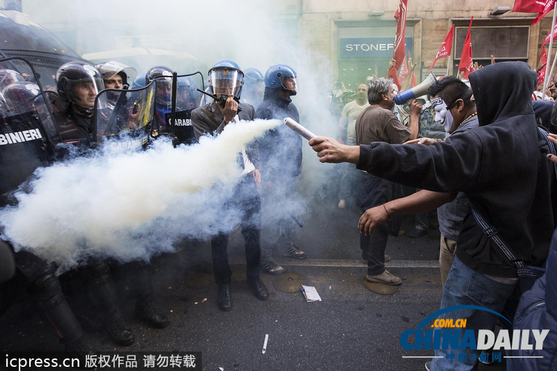 意大利抗议者与警察激烈冲突 要求提供更多廉租房