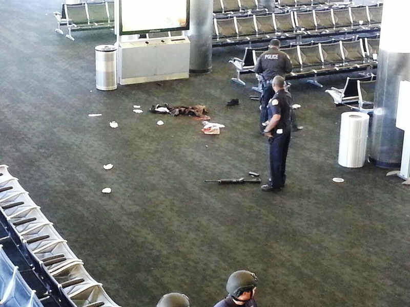 洛杉矶国际机场枪击案致1死7伤 嫌犯携带反政府字条