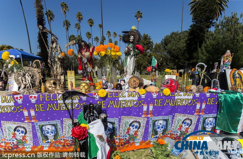 美国好莱坞墓园举行亡灵节庆祝活动