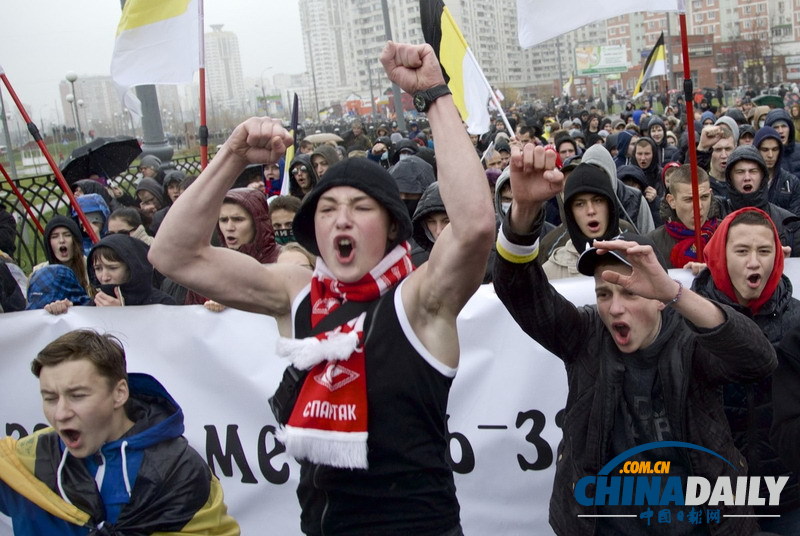  俄罗斯民族主义者大游行 呼吁排外和限制移民