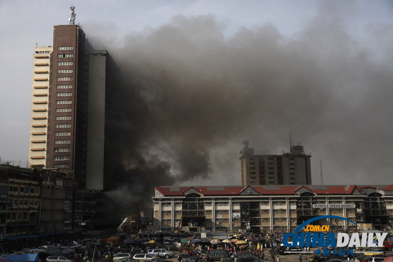  尼日利亚高层商贸中心失火 内有中国商户