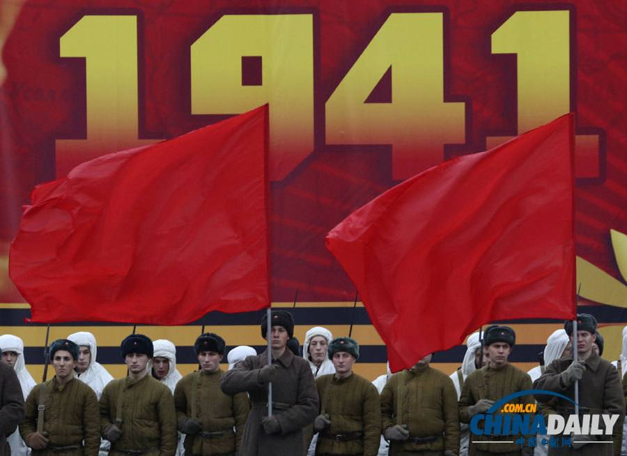 俄罗斯举行隆重阅兵仪式 纪念1941年红场阅兵72周年（高清组图）