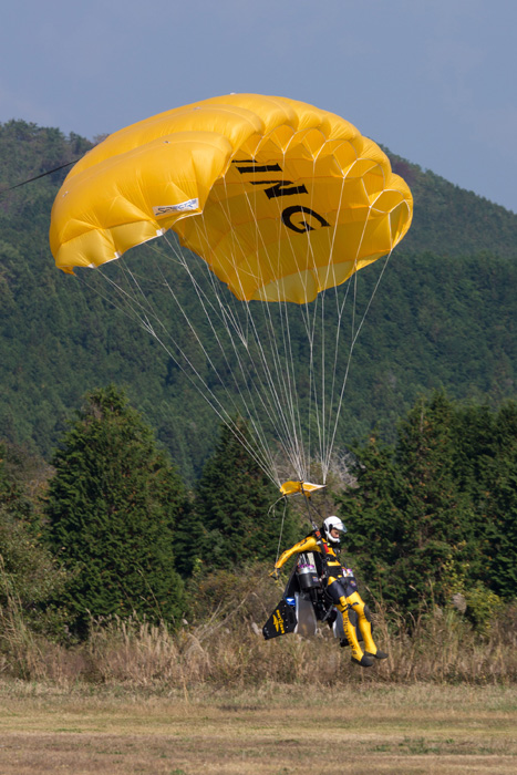 “飞人”伊夫·罗斯“飞越”日本富士山