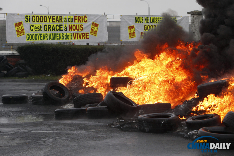 法国：固特异公司雇员焚烧轮胎抗议遭解雇（组图）
