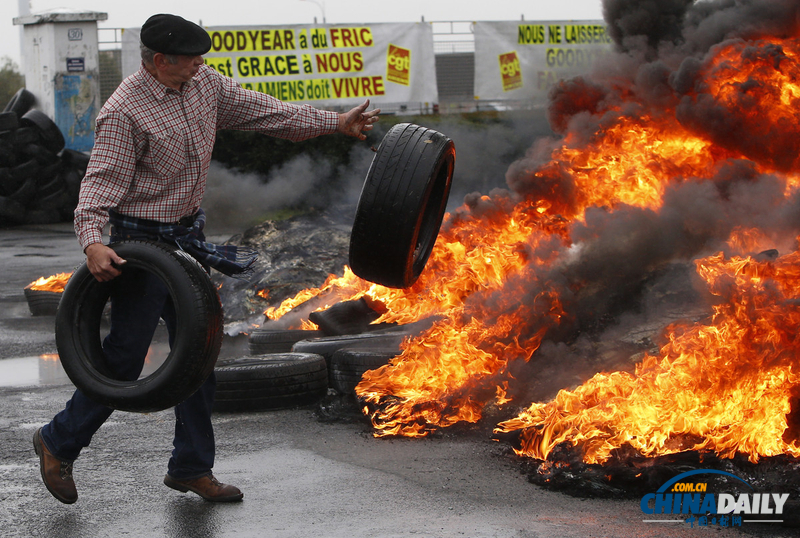 法国：固特异公司雇员焚烧轮胎抗议遭解雇（组图）