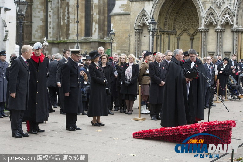哈里王子前往威斯敏斯特教堂 纪念阵亡将士