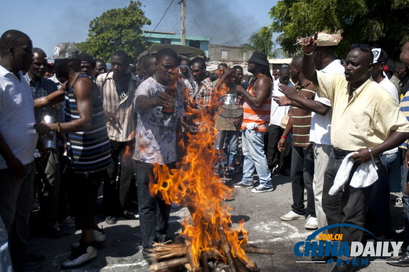  海地民众反政府示威 要求总统下台