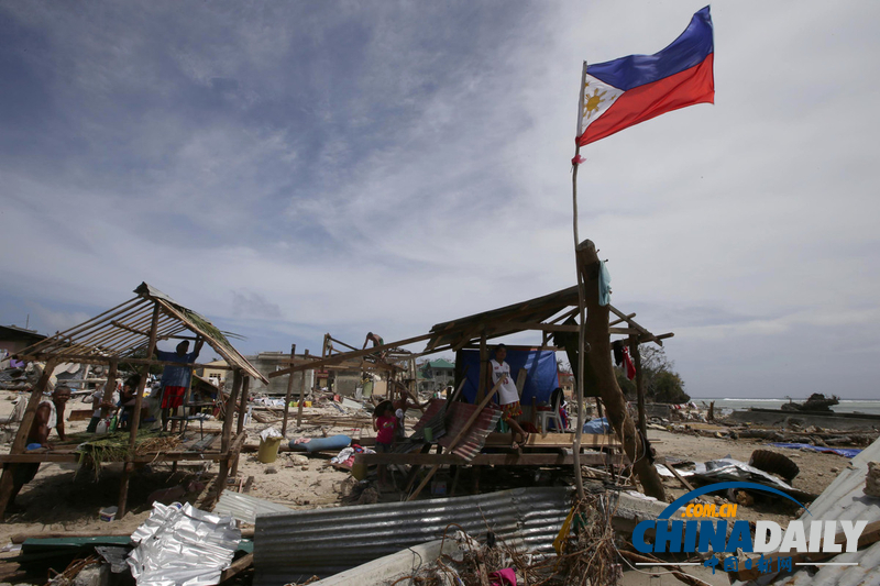 菲律宾台风灾后动态：灾民书写巨幅英文呼救