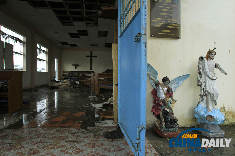 台风“海燕”重创菲律宾 灾区教堂成停尸间遍布尸体