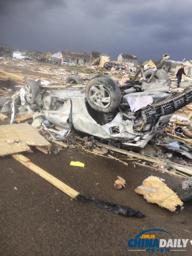 美国中西部遭龙卷风袭击 受损地区场面震撼