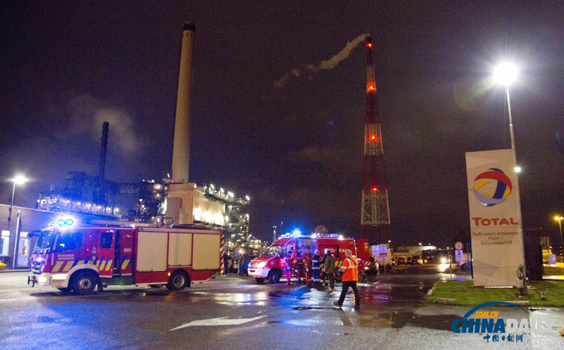 比利时道达尔炼油厂爆炸致2人死亡 否认将污染环境