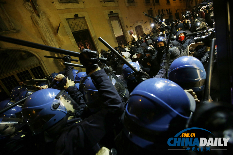意大利环保者抗议高速列车计划 与警方激烈冲突
