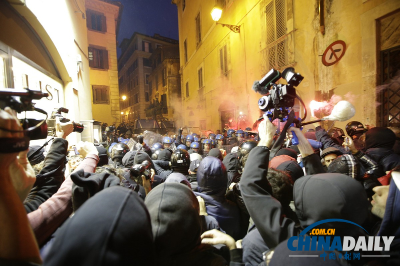 意大利环保者抗议高速列车计划 与警方激烈冲突