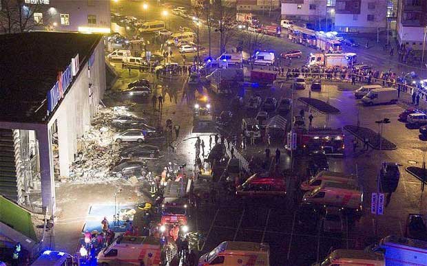 拉脱维亚首都一超市楼顶坍塌 数十人死伤（组图）
