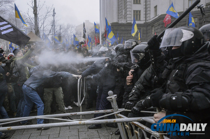 乌克兰暂停加入欧盟进程引发大规模抗议