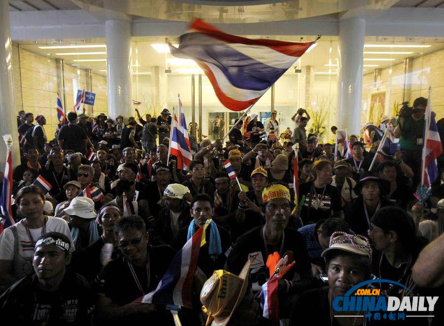 泰国反对派“占领”财政部 逼英拉下台