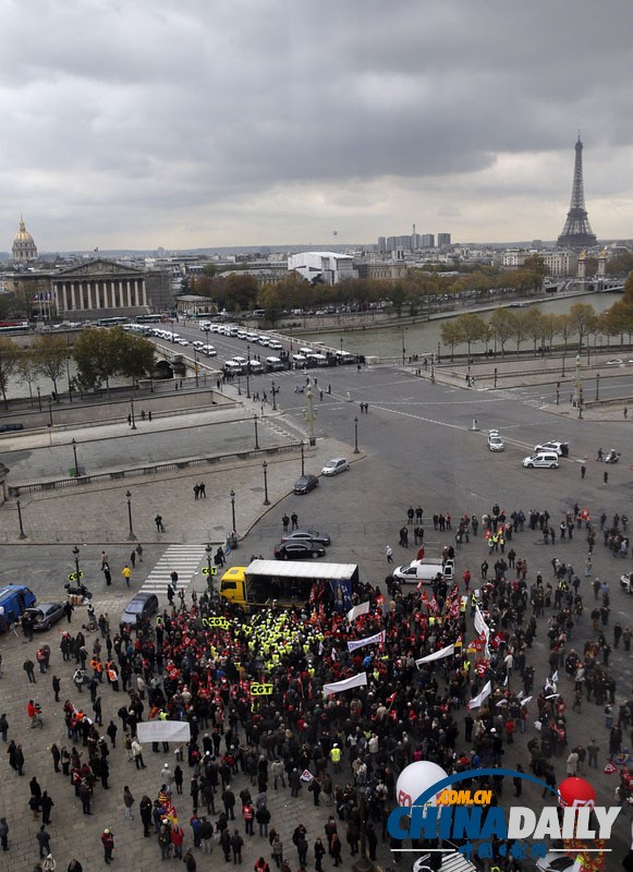 法国民众游行抗议奥朗德计划推后退休年龄