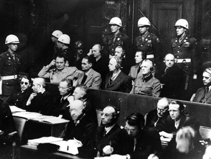 回顾纽伦堡审判纳粹高层现场