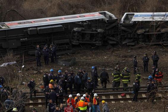 纽约列车脱轨 4人遇难、63人受伤