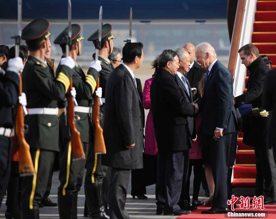 美国副总统拜登抵达北京 开始对中国进行访问（组图）
