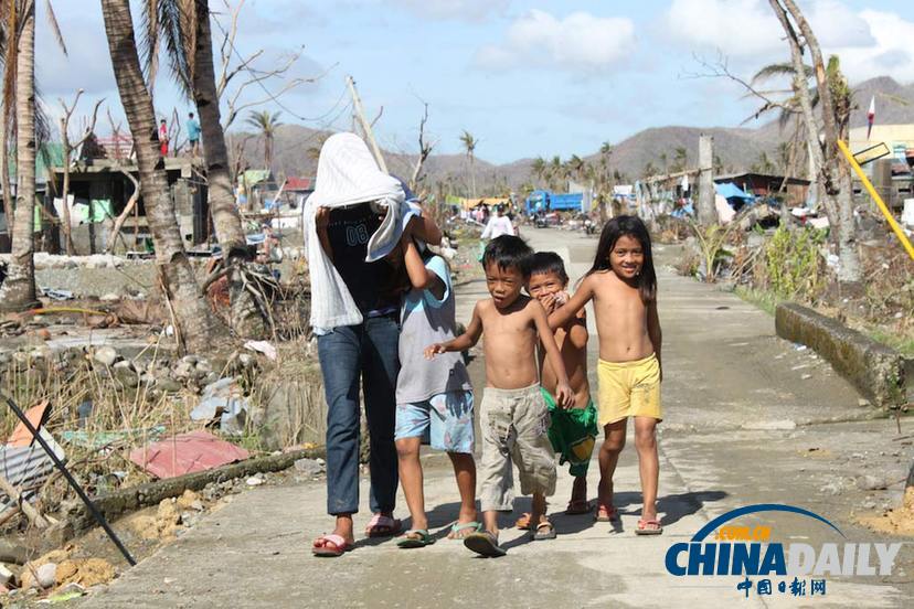 菲律宾灾区重建路漫漫 和平方舟救援队继续提供救助