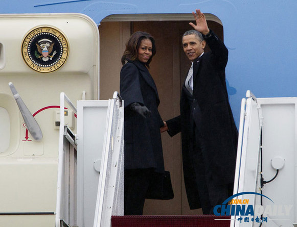 美四总统参加曼德拉葬礼 奥巴马小布什挤空军一号前往