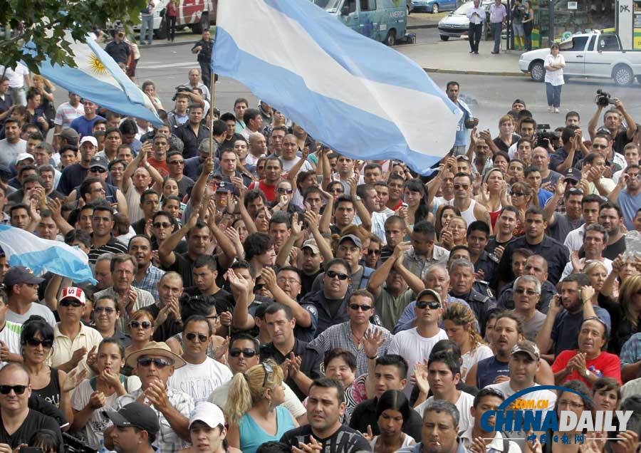 阿根廷警察示威抗议 要求加薪和良好工作环境